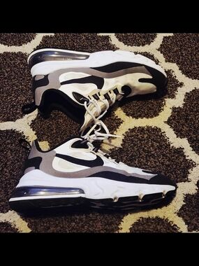 Nike Men's White and Black Trainers
Size